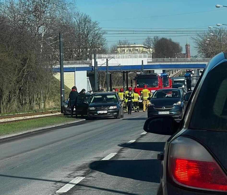 Utrudnienia na Łódzkiej w Zgierzu. Tworzą się spore korki 1 utrudnienia na Łódzkiej