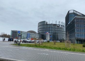 Parlament Europejski: posłowie domagają się, by UE wspierała przemysł czystych technologii i zwalczała handel ludźmi 10 Parlament Europejski
