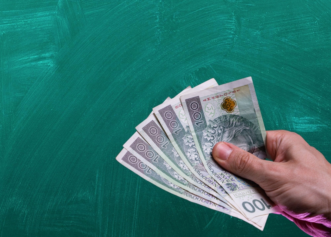 Podwyżki dla nauczycieli zamiast remontów dróg? Łódzki samorząd poszukuje w budżecie 17 mln zł 1 Podwyżki dla nauczycieli