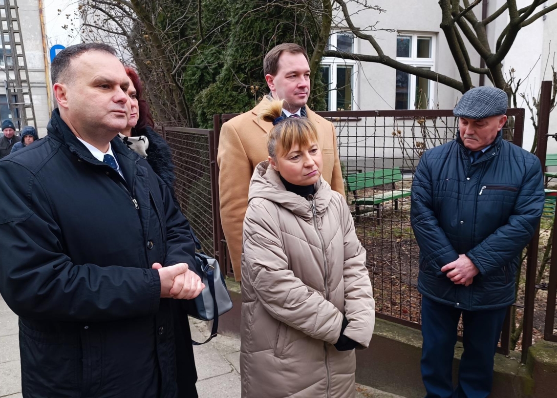 Solidarna Polska krytykuje planowane unijne ograniczenia dotyczące produkcji mięsa i emisji CO2 przez samochody spalinowe
