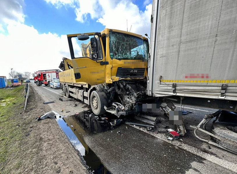 Wypadek na DK14 w Jamnie. Dwie osoby ranne 1 Wypadek na DK14 w Jamnie