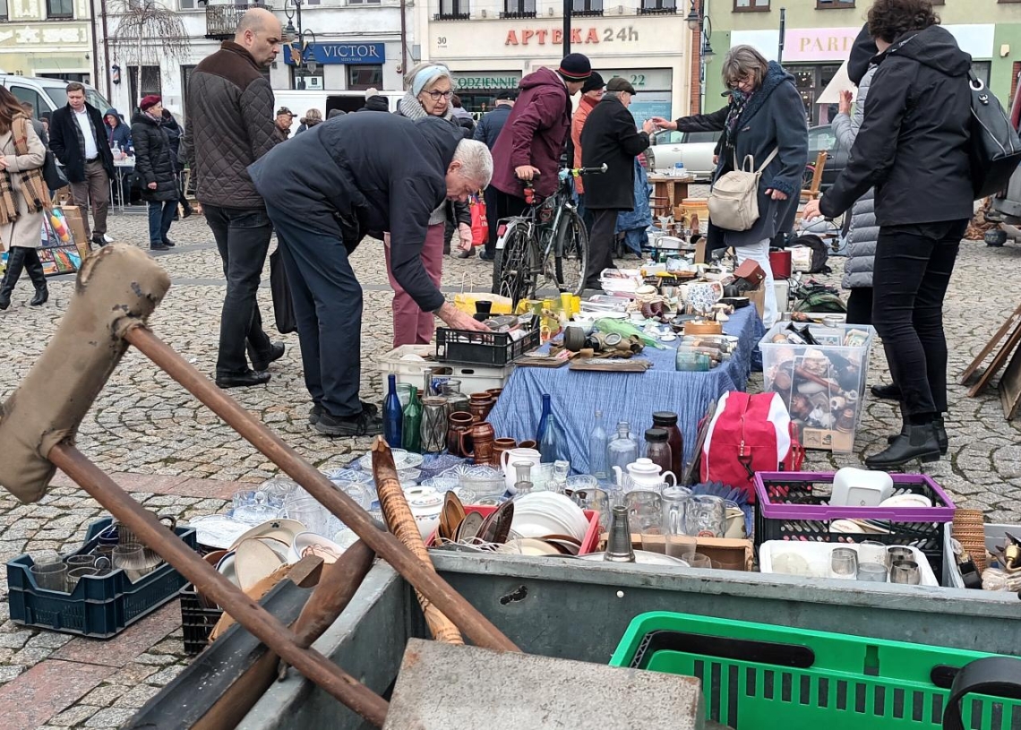 Targi staroci na skierniewickim rynku
