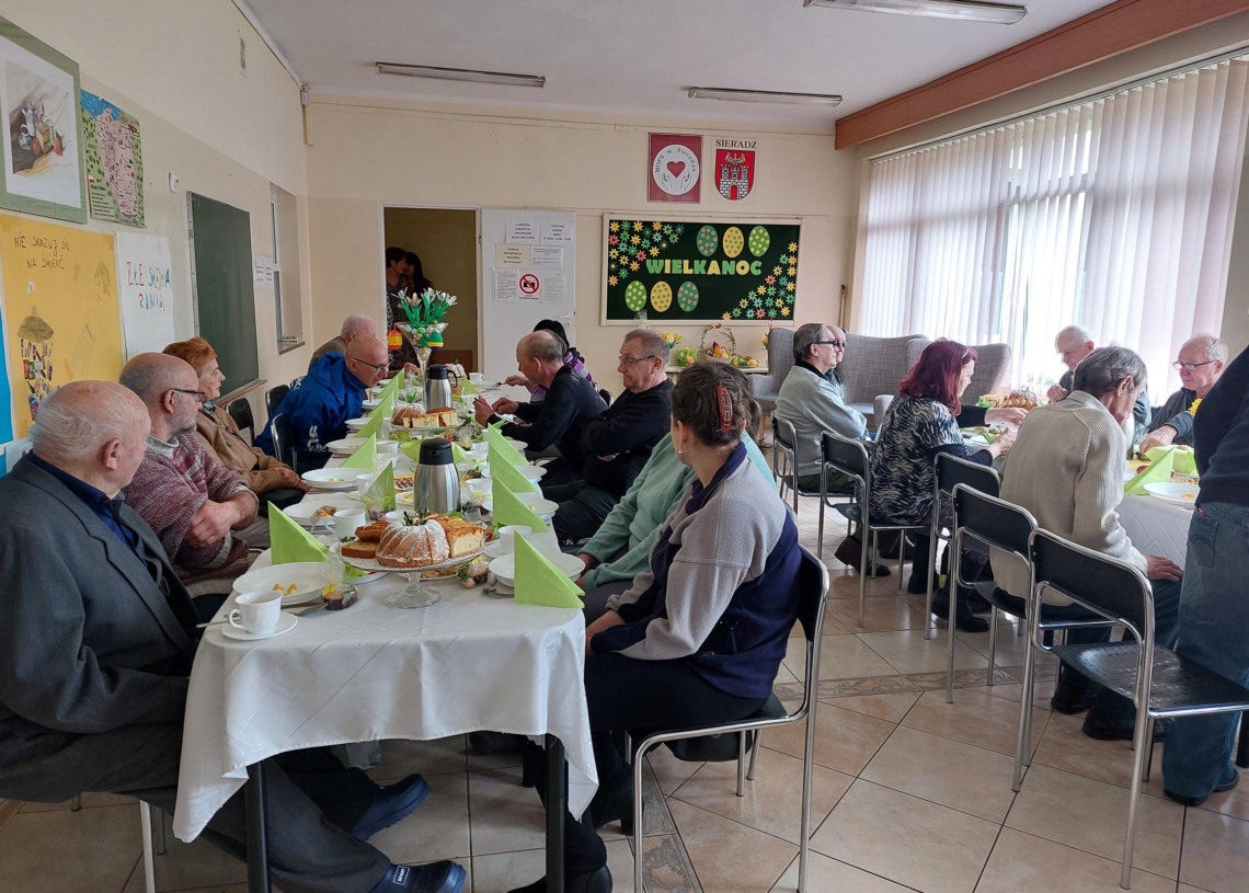 Świąteczne paczki dla podopiecznych sieradzkiego MOPS-u