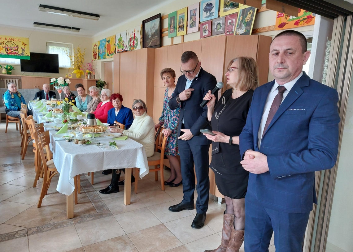 Świąteczne paczki dla podopiecznych sieradzkiego MOPS-u