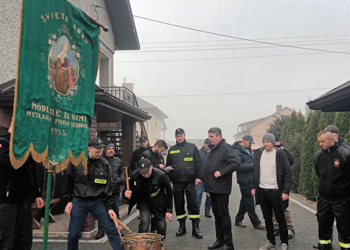 Chodzenie z chorągwią na wsiach łowickich