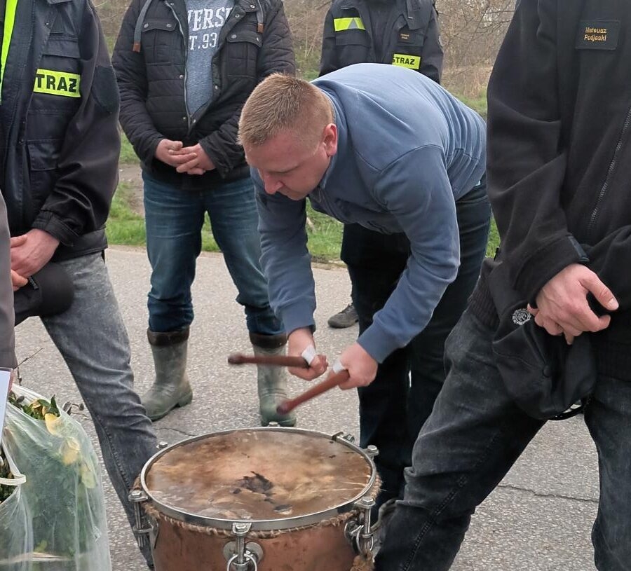 Chodzenie z chorągwią na wsiach łowickich