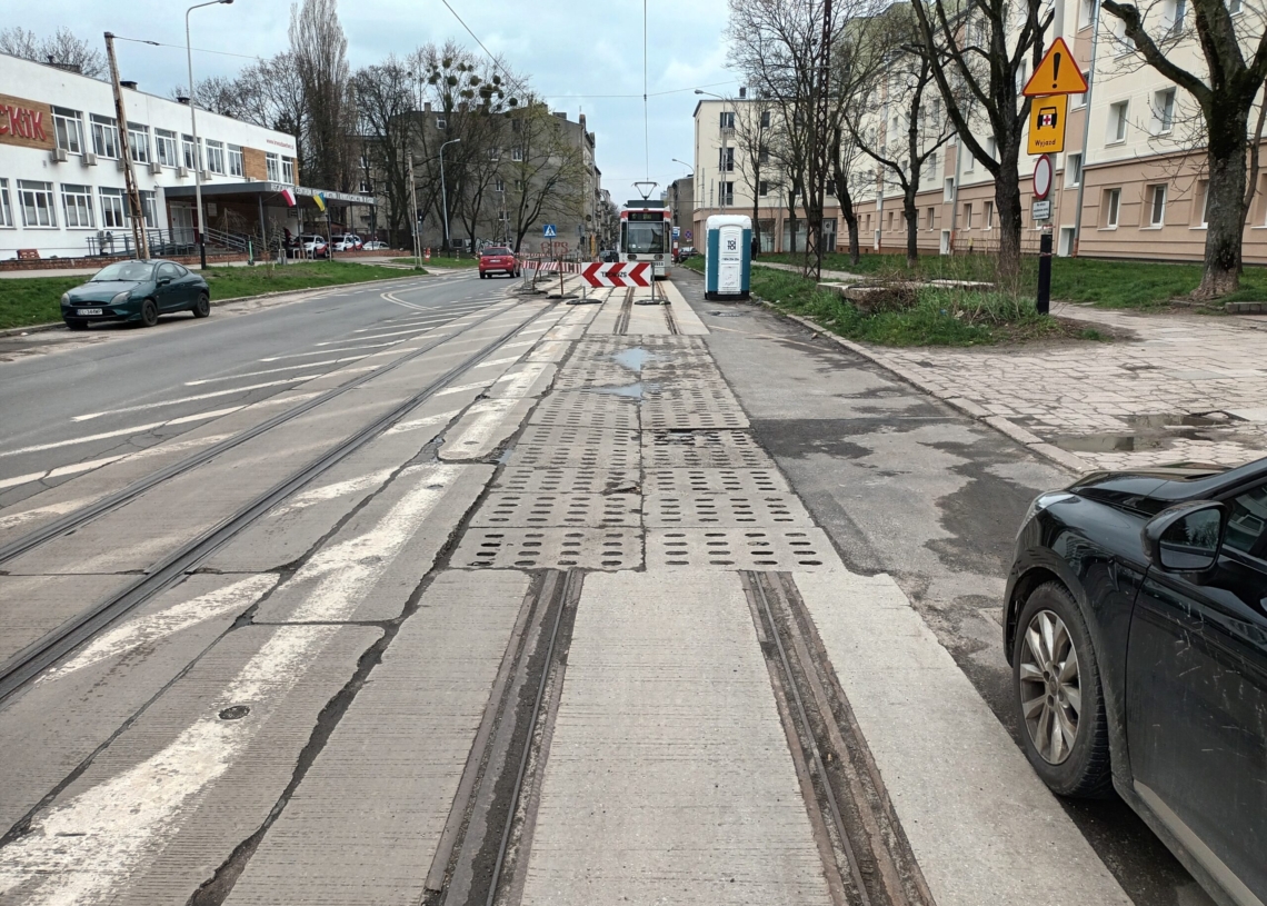 Czy tramwaje dojadą Franciszkańską do Wojska Polskiego? Na razie szanse są niewielkie. Zabraknie około 10 metrów torów [ZDJĘCIA]