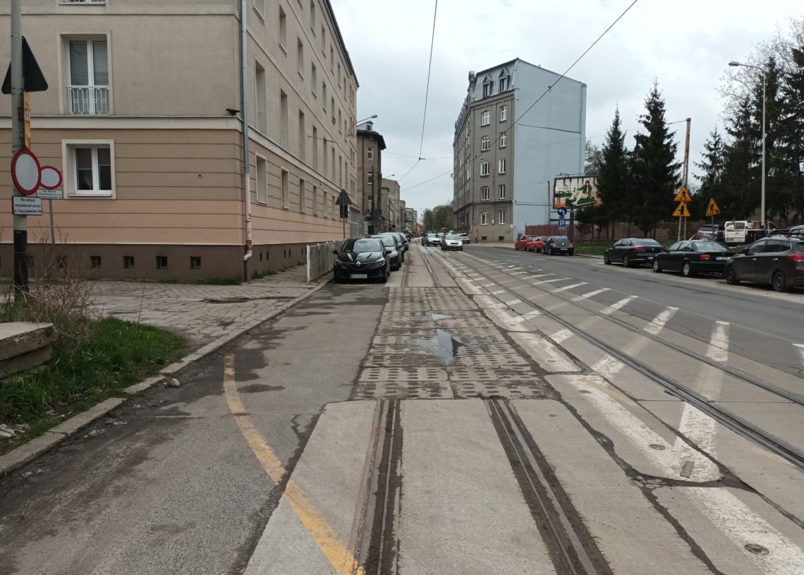 Czy tramwaje dojadą Franciszkańską do Wojska Polskiego? Na razie szanse są niewielkie. Zabraknie około 10 metrów torów [ZDJĘCIA]