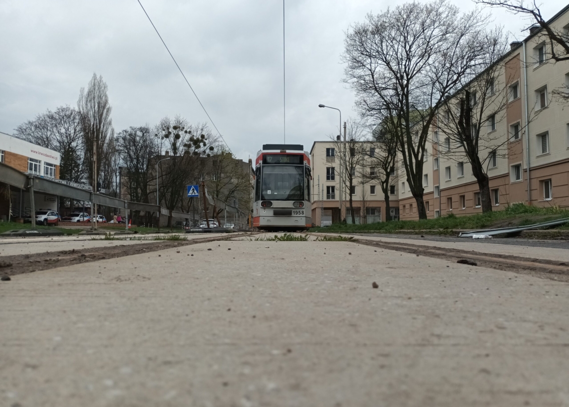 Czy tramwaje dojadą Franciszkańską do Wojska Polskiego? Na razie szanse są niewielkie. Zabraknie około 10 metrów torów [ZDJĘCIA]