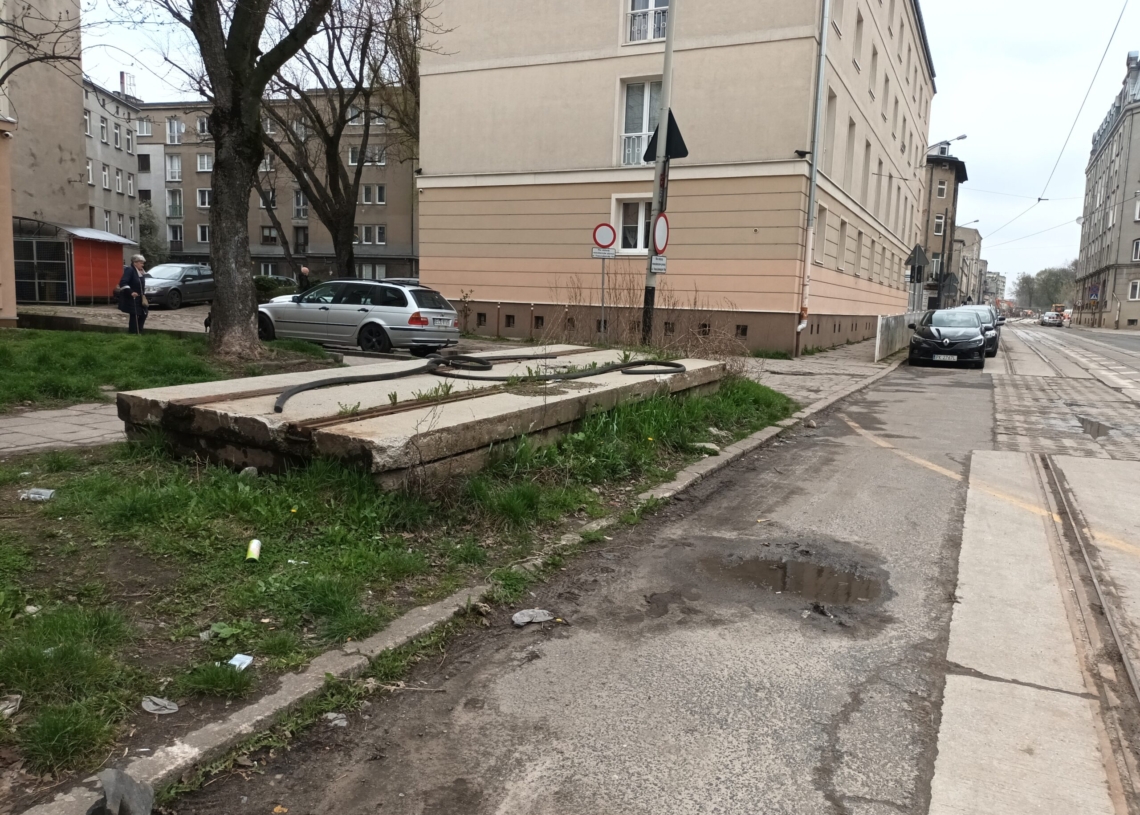 Czy tramwaje dojadą Franciszkańską do Wojska Polskiego? Na razie szanse są niewielkie. Zabraknie około 10 metrów torów [ZDJĘCIA]
