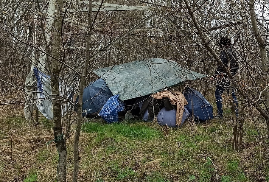 Poszukiwany listem gończym ukrywał się w szałasie