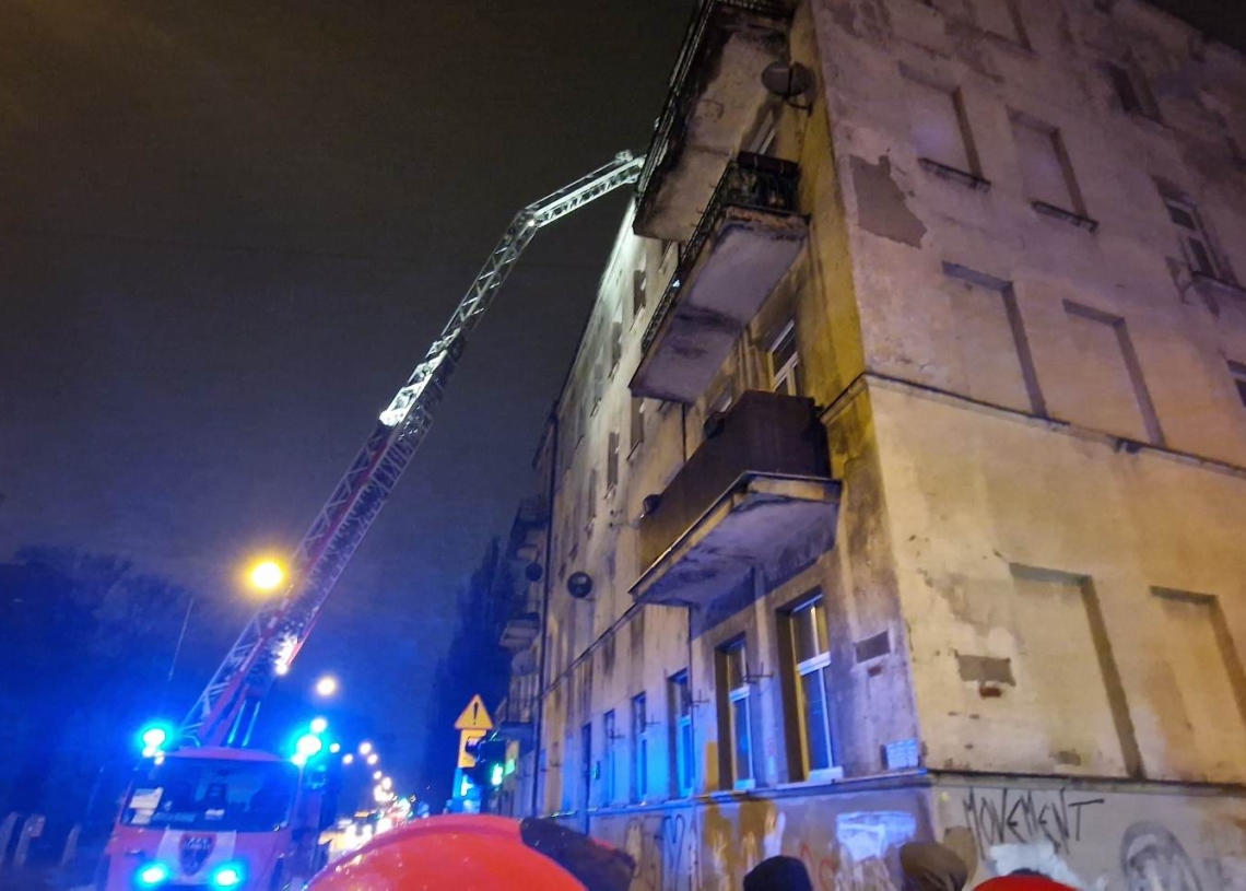 Pożar na Sienkiewicza przy Abramowskiego. 6 zastępów straży na miejscu