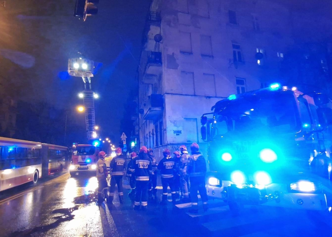 Pożar na Sienkiewicza przy Abramowskiego. 6 zastępów straży na miejscu