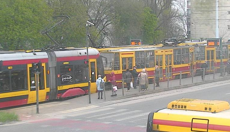 Zatrzymanie ruchu tramwajów na Zgierskiej przy Pojezierskiej. Opóźnienia na 4 liniach 1 tramwaje nie jeździły