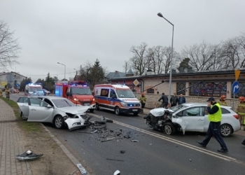 Wypadek na DK72 w Poddębicach