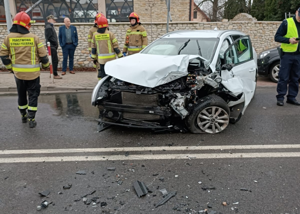 Wypadek na DK72 w Poddębicach