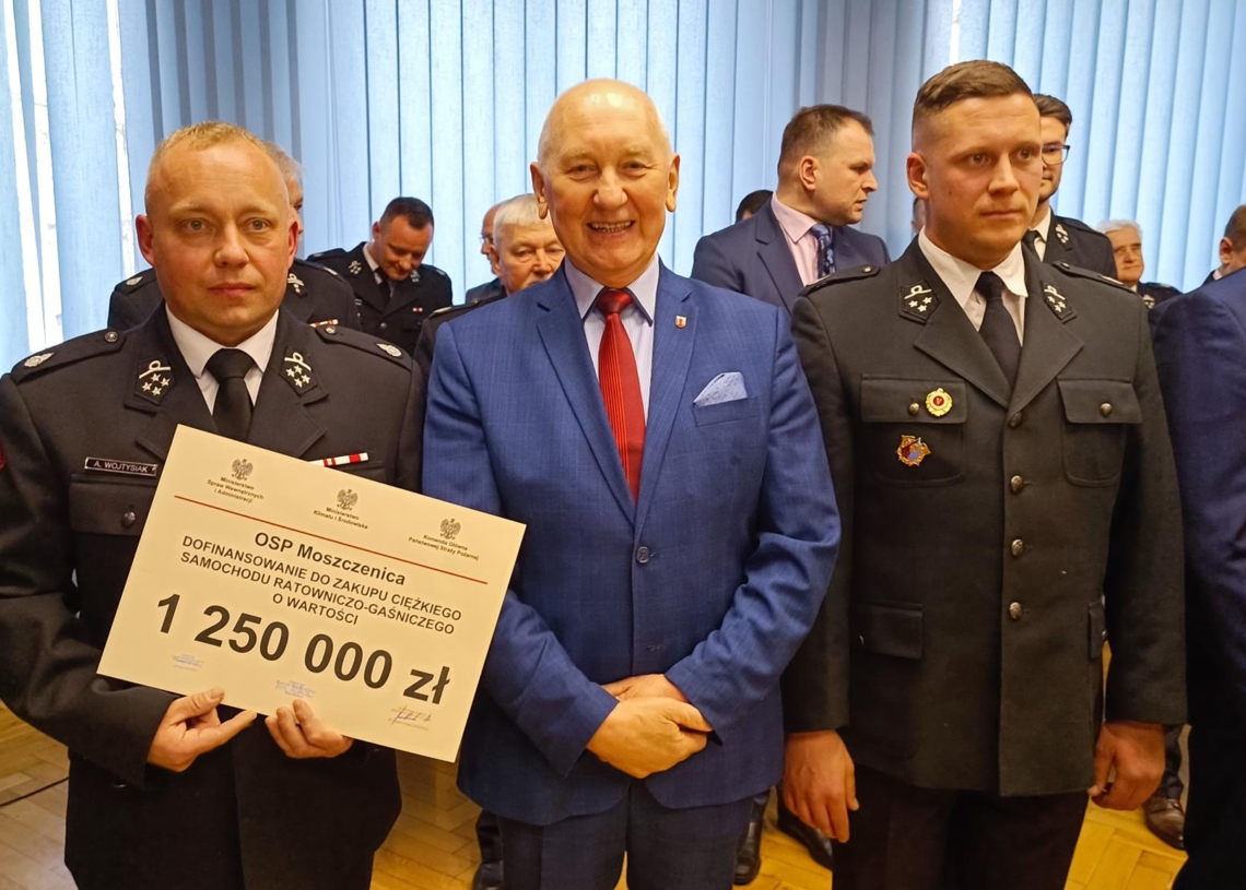 Promesy na zakup nowych wozów bojowych dla 11 jednostek OSP z terenu powiatów bełchatowskiego, piotrkowskiego i radomszczańskiego