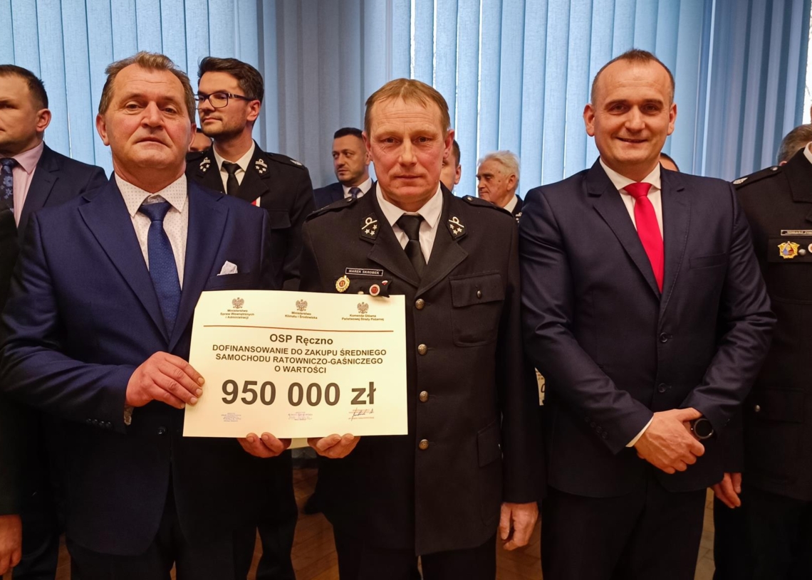Promesy na zakup nowych wozów bojowych dla 11 jednostek OSP z terenu powiatów bełchatowskiego, piotrkowskiego i radomszczańskiego