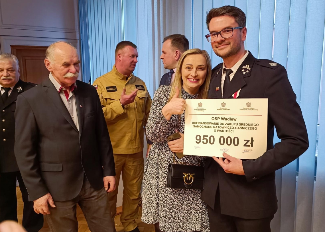 Promesy na zakup nowych wozów bojowych dla 11 jednostek OSP z terenu powiatów bełchatowskiego, piotrkowskiego i radomszczańskiego