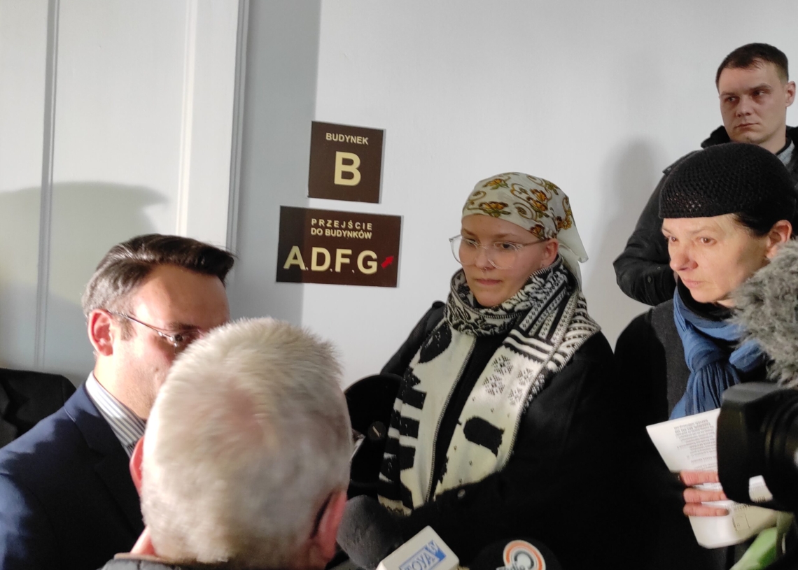 Kilkudziesięciu mieszkańców lokali komunalnych protestowało przed łódzkim magistratem [ZDJĘCIA]