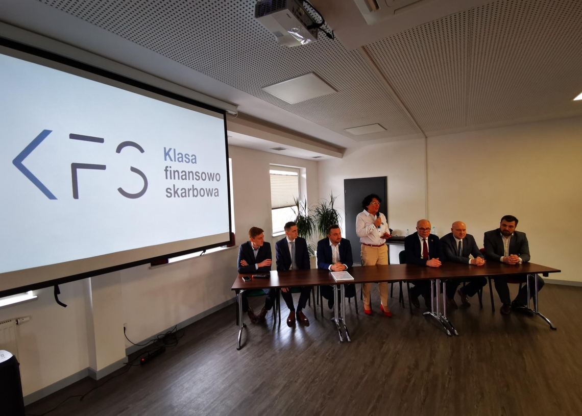 W ZS nr 1 w Wieluniu powstaje pierwsza w Polsce klasa finansowo-skarbowa