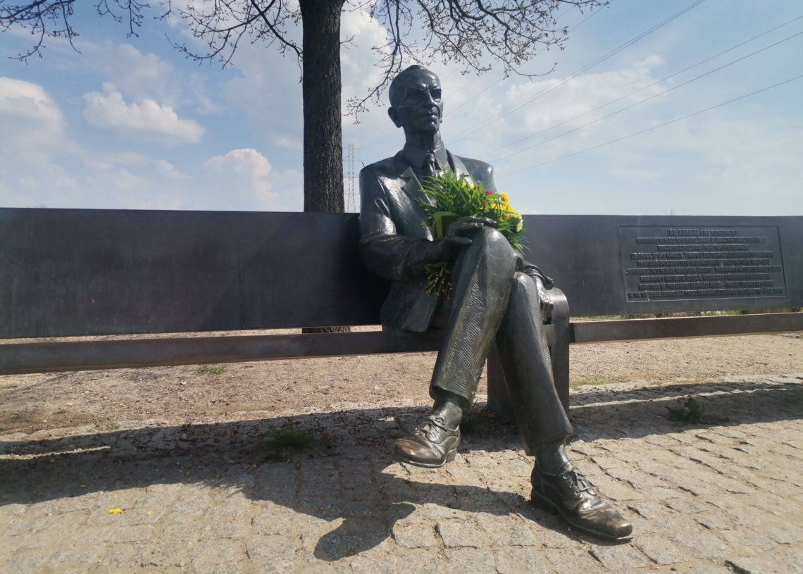 109. rocznica urodzin Jana Karskiego. W Łodzi upamiętniono bohatera wojennego i honorowego obywatela miasta