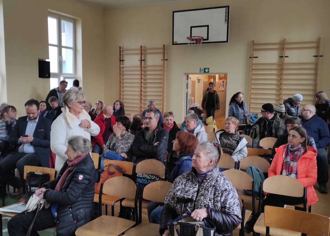 Mieszkańcy okolic Uroczyska i Lublinka nie chcą wycinki drzew. Spotkali się dzisiaj z władzami Łodzi [ZDJĘCIA]