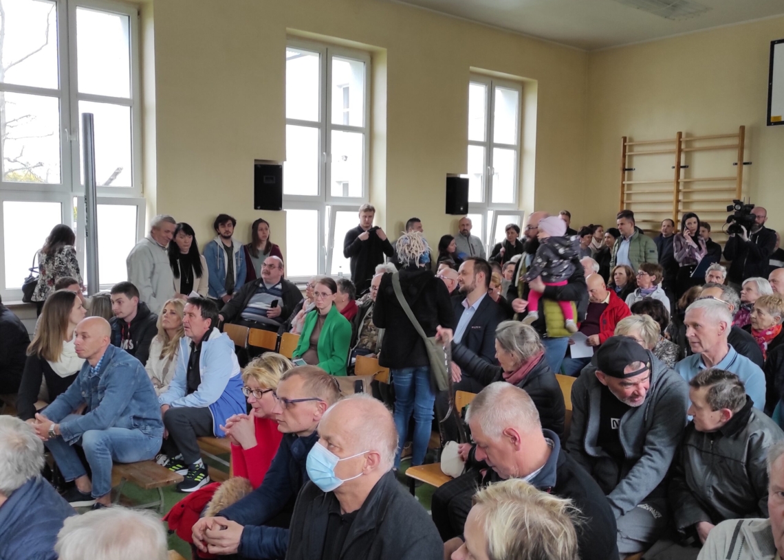 Mieszkańcy okolic Uroczyska i Lublinka nie chcą wycinki drzew. Spotkali się dzisiaj z władzami Łodzi [ZDJĘCIA]