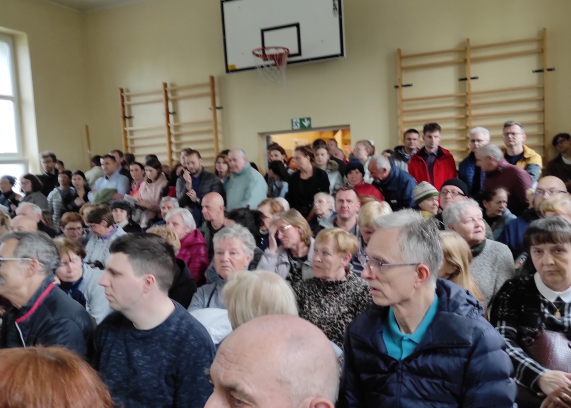 Mieszkańcy okolic Uroczyska i Lublinka nie chcą wycinki drzew. Spotkali się dzisiaj z władzami Łodzi [ZDJĘCIA]