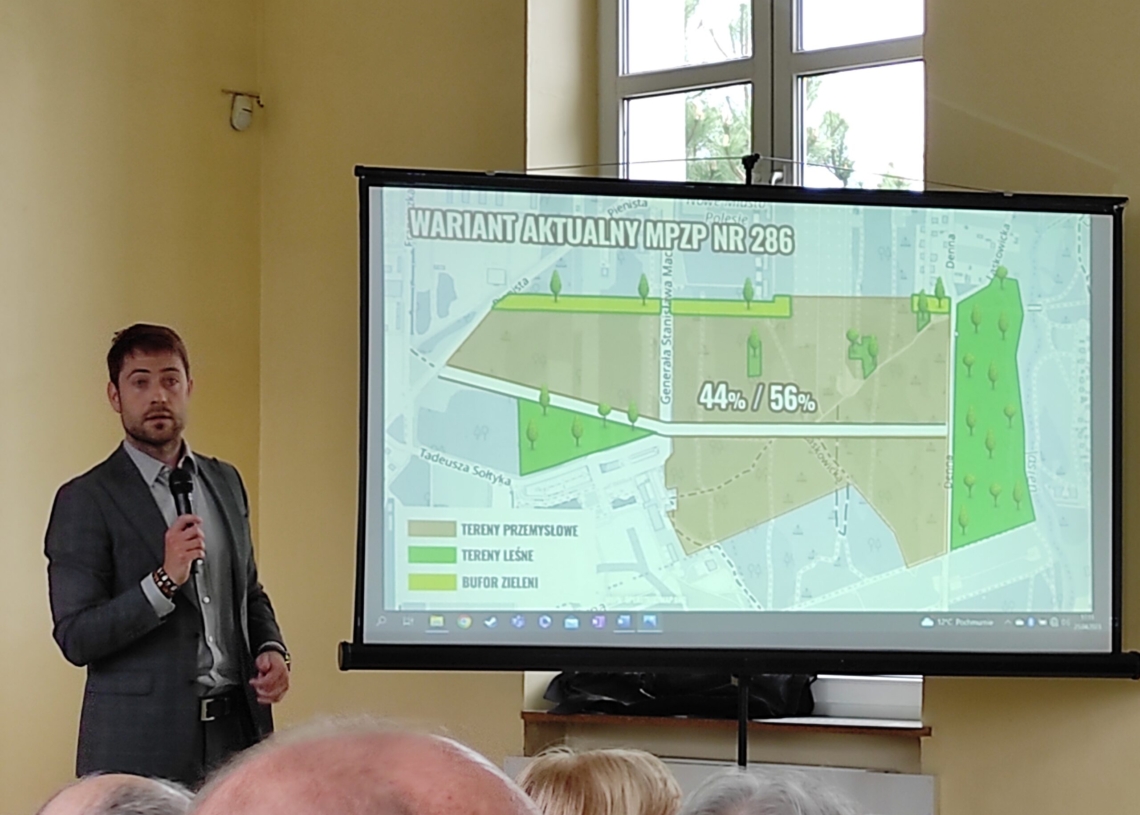Mieszkańcy okolic Uroczyska i Lublinka nie chcą wycinki drzew. Spotkali się dzisiaj z władzami Łodzi [ZDJĘCIA]