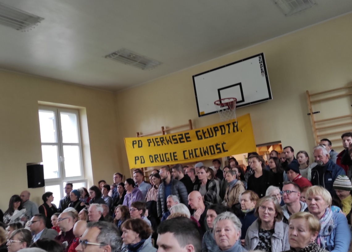 Mieszkańcy okolic Uroczyska i Lublinka nie chcą wycinki drzew. Spotkali się dzisiaj z władzami Łodzi [ZDJĘCIA]