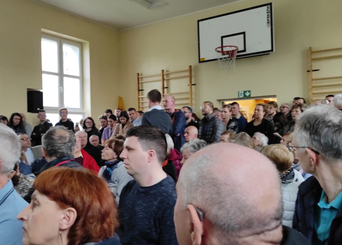 Mieszkańcy okolic Uroczyska i Lublinka nie chcą wycinki drzew. Spotkali się dzisiaj z władzami Łodzi [ZDJĘCIA]