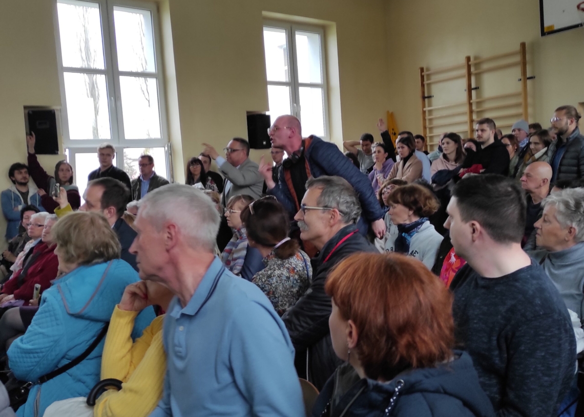 Mieszkańcy okolic Uroczyska i Lublinka nie chcą wycinki drzew. Spotkali się dzisiaj z władzami Łodzi [ZDJĘCIA]