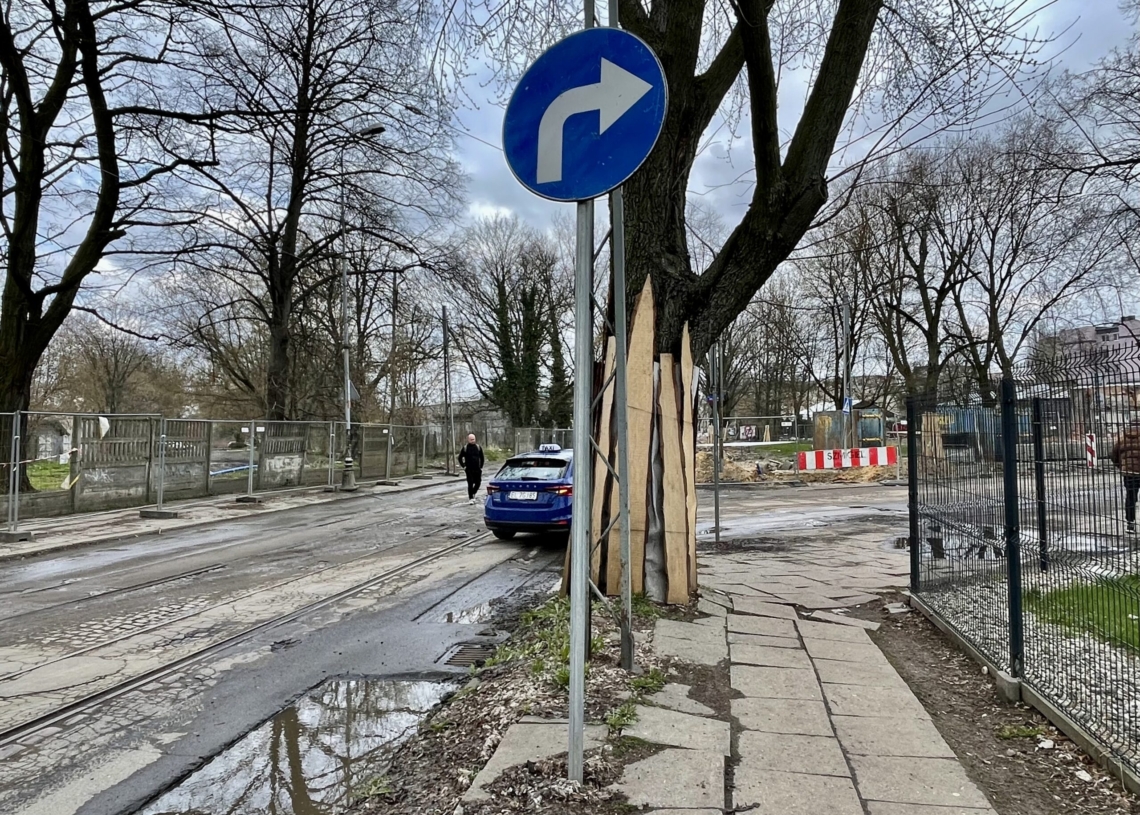 Modernizacja Cmentarnej. Kierowcom coraz trudniej się po niej przemieszczać [ZDJĘCIA]