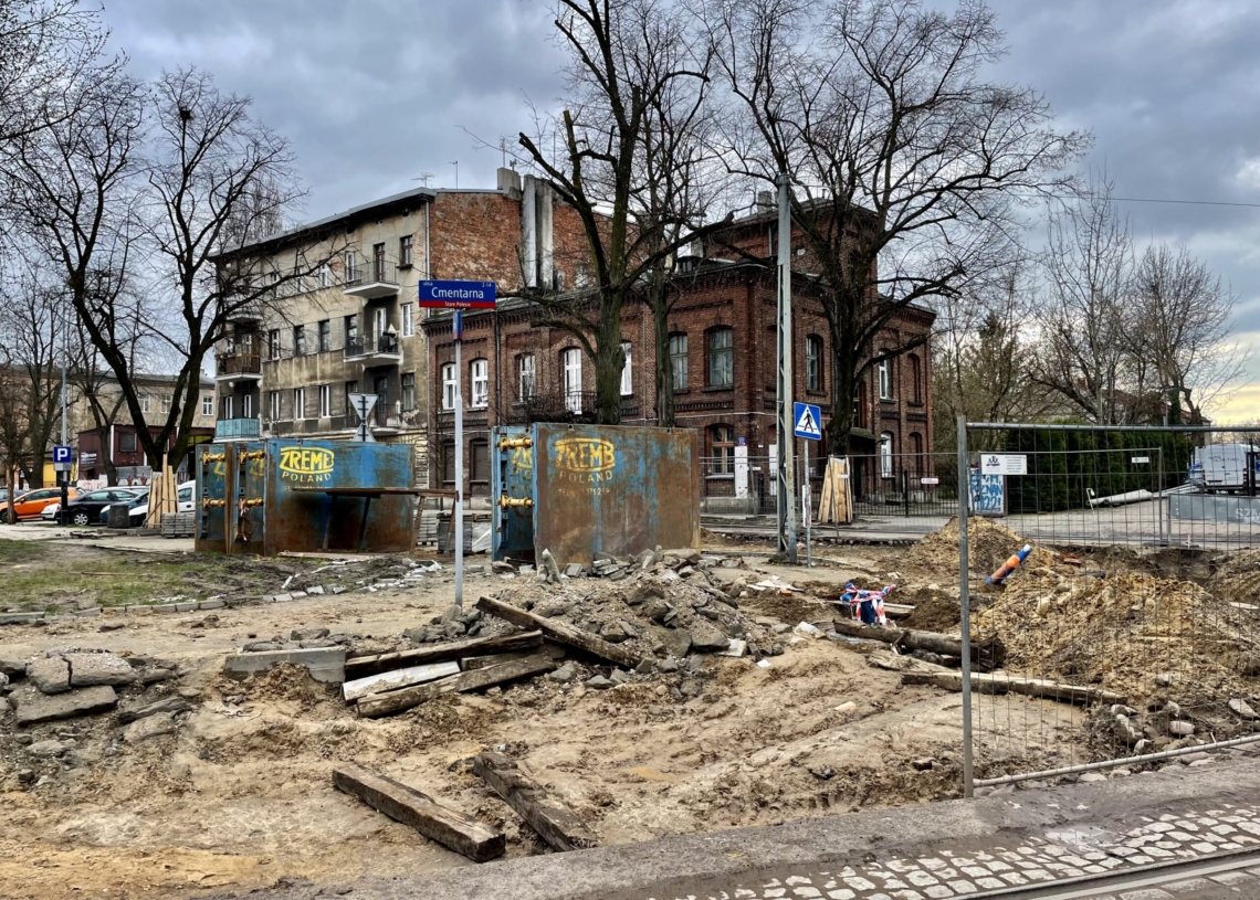 Modernizacja Cmentarnej. Kierowcom coraz trudniej się po niej przemieszczać [ZDJĘCIA]