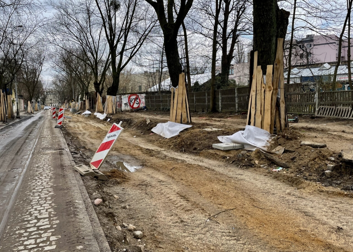 Modernizacja Cmentarnej. Kierowcom coraz trudniej się po niej przemieszczać [ZDJĘCIA]
