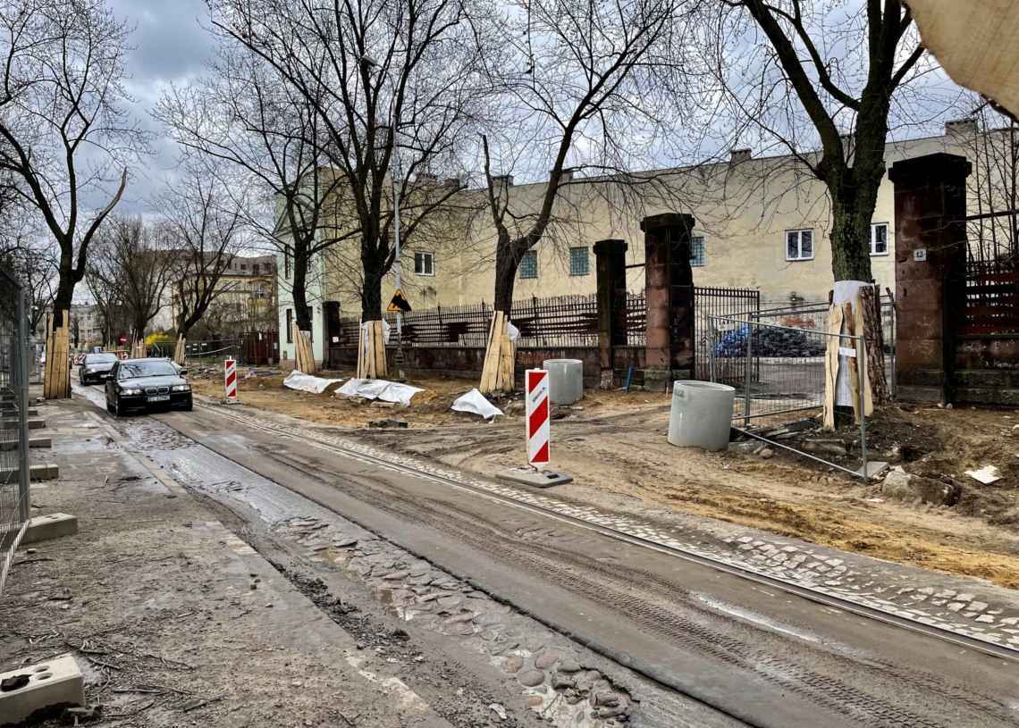 Modernizacja Cmentarnej. Kierowcom coraz trudniej się po niej przemieszczać [ZDJĘCIA]