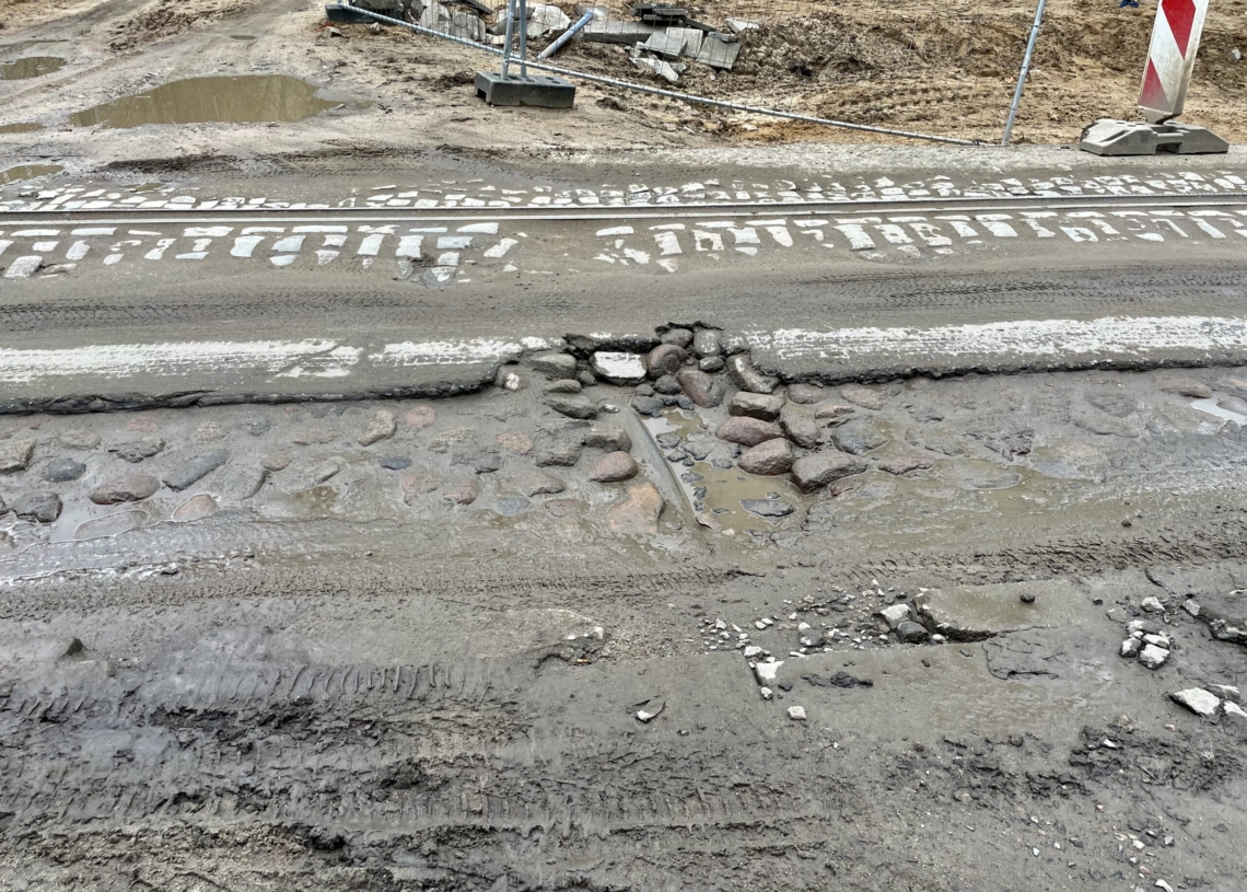 Modernizacja Cmentarnej. Kierowcom coraz trudniej się po niej przemieszczać [ZDJĘCIA]