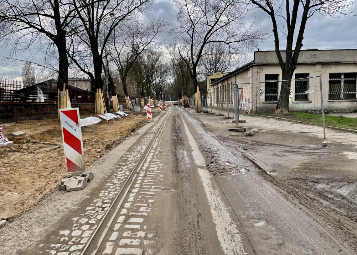 Modernizacja Cmentarnej. Kierowcom coraz trudniej się po niej przemieszczać [ZDJĘCIA]