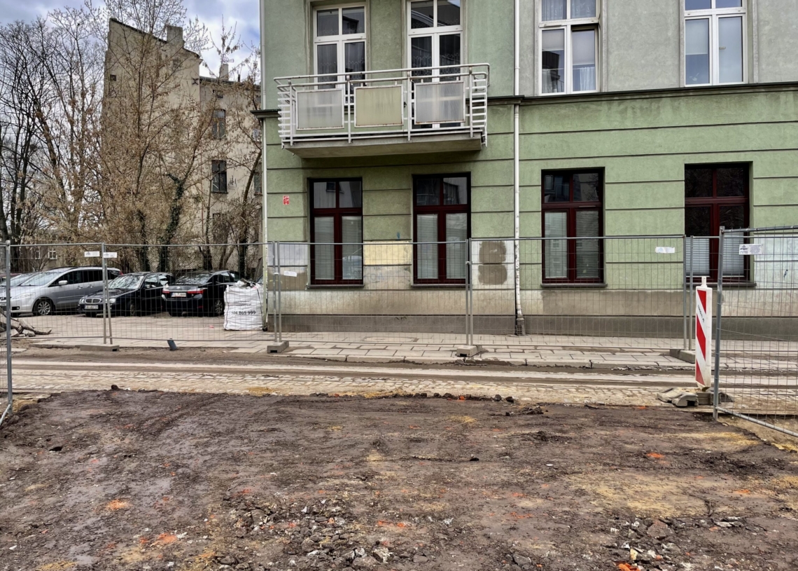 Modernizacja Cmentarnej. Kierowcom coraz trudniej się po niej przemieszczać [ZDJĘCIA]