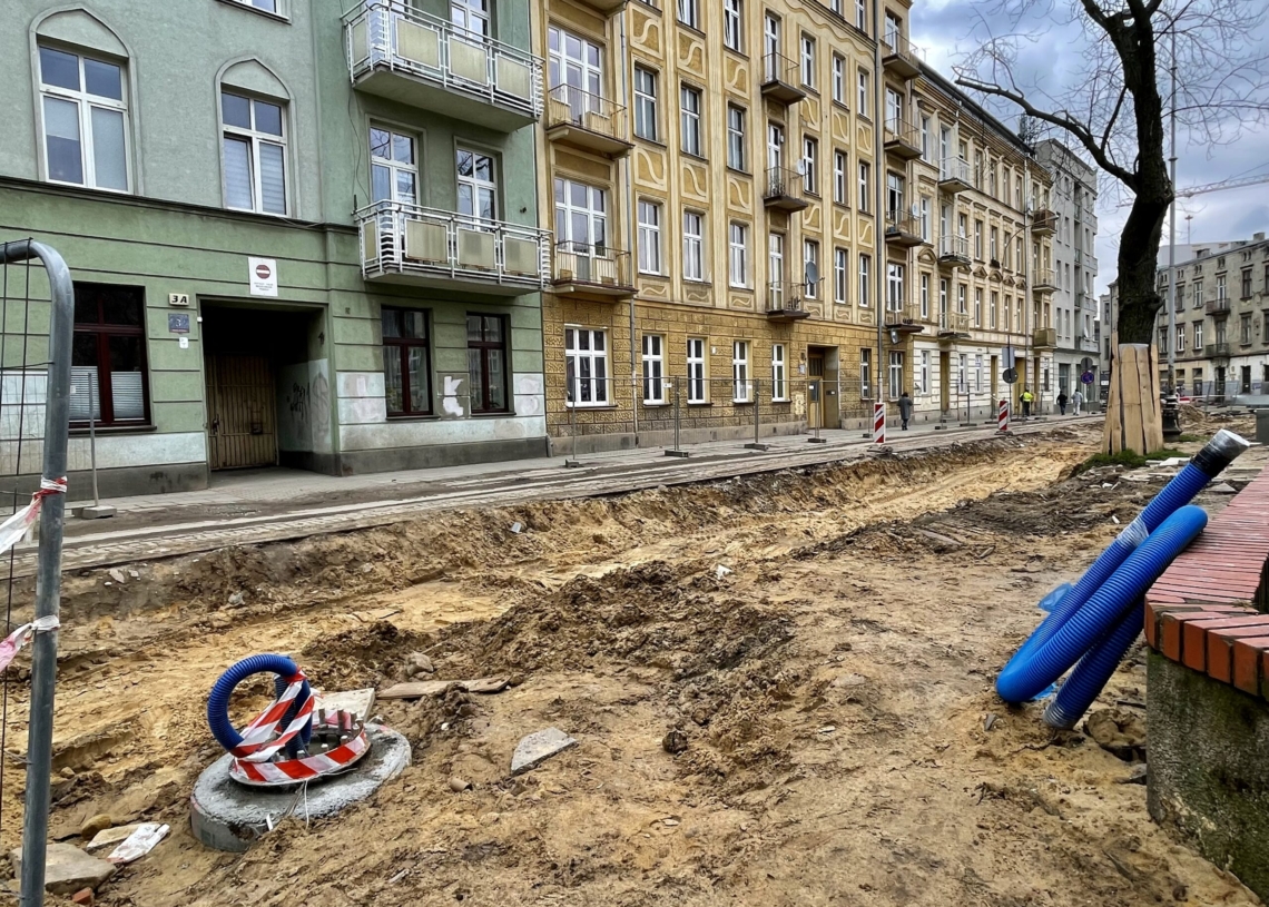 Modernizacja Cmentarnej. Kierowcom coraz trudniej się po niej przemieszczać [ZDJĘCIA]