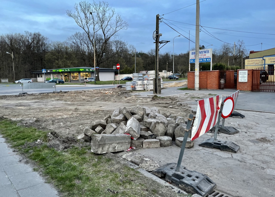 Remont Krakowskiej. Na razie rozbiórki na zachodniej części jezdni [ZDJĘCIA]