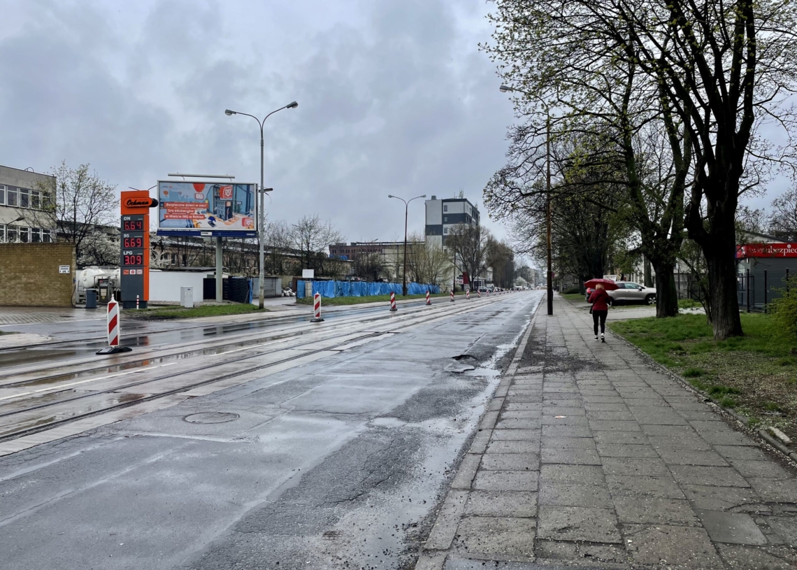 Modernizacja drugiej części Przybyszewskiego trwa od 5 dni. Postęp prac? Sterta piachu na jezdni [ZDJĘCIA + WIDEO]