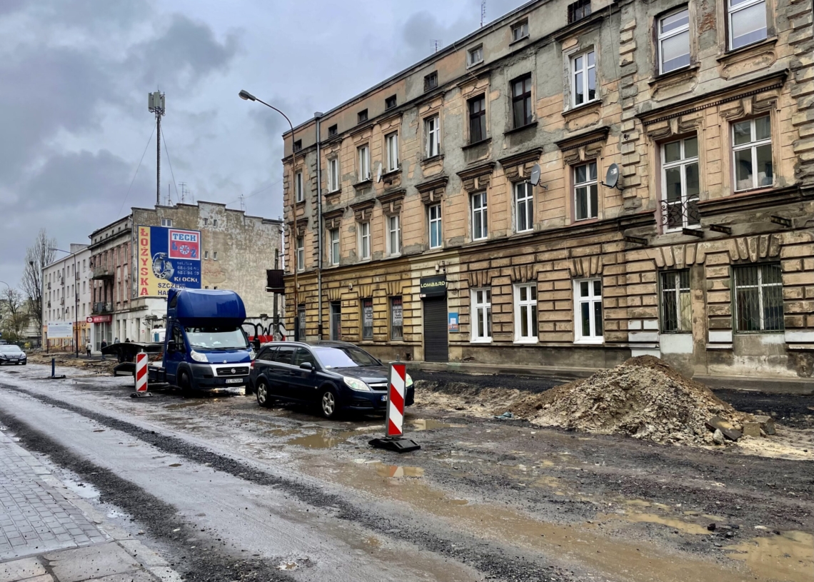 Minęło 90 dni od rozpoczęcia modernizacji pierwszej części Przybyszewskiego. Jak postępują prace? [ZDJĘCIA + WIDEO]