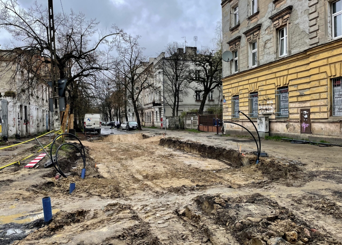 Minęło 90 dni od rozpoczęcia modernizacji pierwszej części Przybyszewskiego. Jak postępują prace? [ZDJĘCIA + WIDEO]