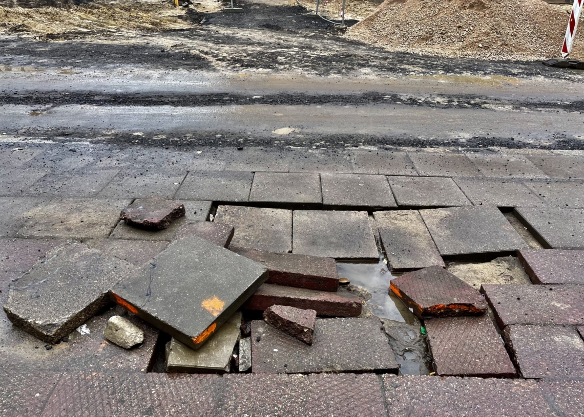 Minęło 90 dni od rozpoczęcia modernizacji pierwszej części Przybyszewskiego. Jak postępują prace? [ZDJĘCIA + WIDEO]