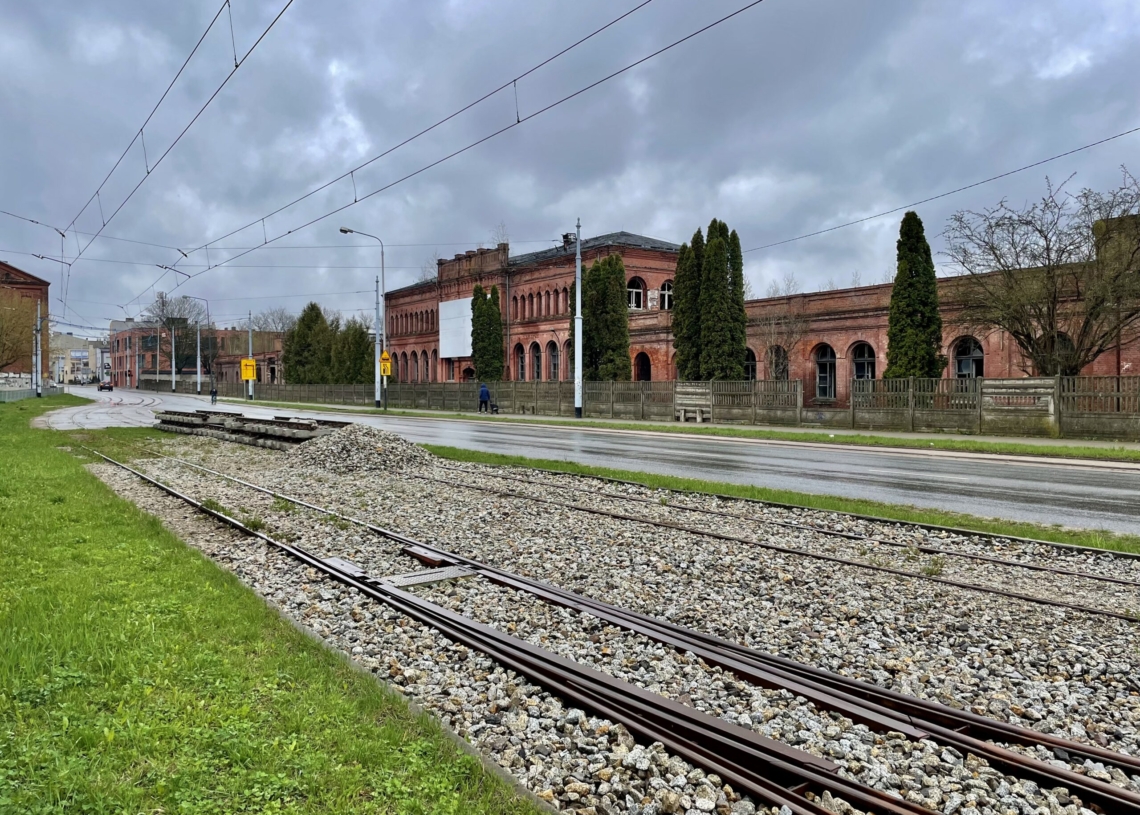 Trwa rozbiórka kamienicy przy Kilińskiego 49. Tramwaje mają powrócić 6 maja [ZDJĘCIA]