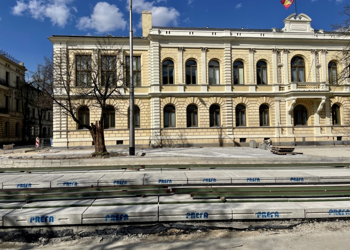 Modernizacja trasy tramwajowej w Pabianicach. Jak postępują prace? [ZDJĘCIA]