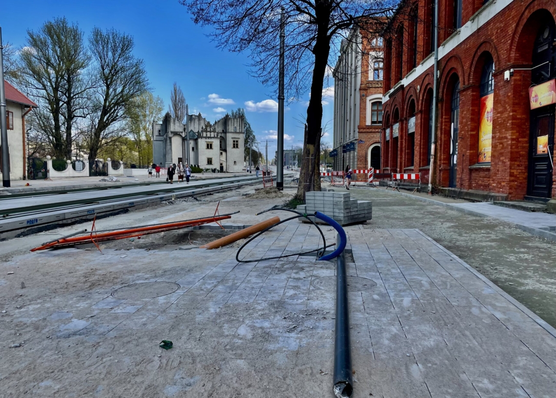 Modernizacja trasy tramwajowej w Pabianicach. Jak postępują prace? [ZDJĘCIA]