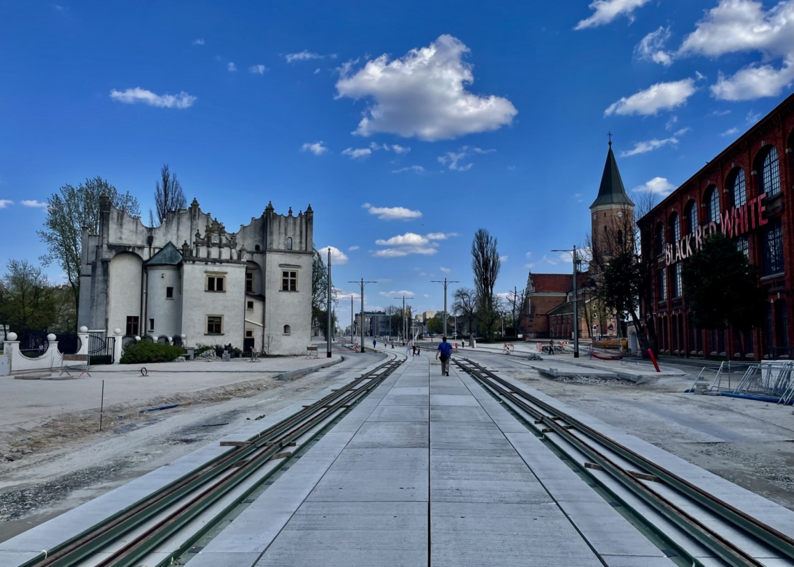 Modernizacja trasy tramwajowej w Pabianicach. Jak postępują prace? [ZDJĘCIA]